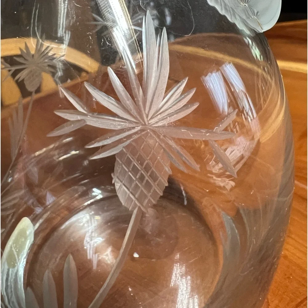 Crystal Clear Industries Etched Pineapple Decanter with Frosted Handle. Romania